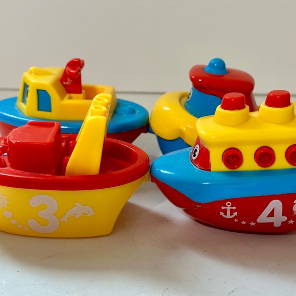 3 Bees and Me Magnetic Bath Tug Boats - Picture 6 of 6